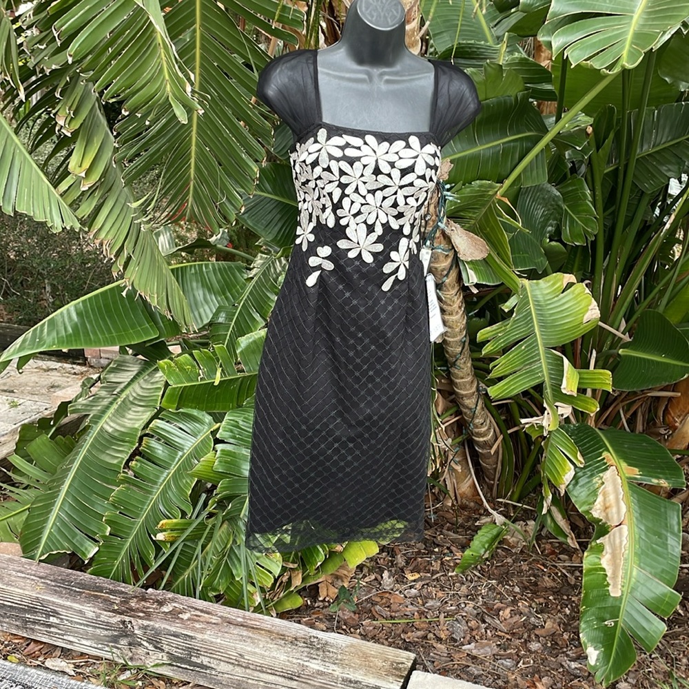 Adriana Papel dark floral daisies sheath